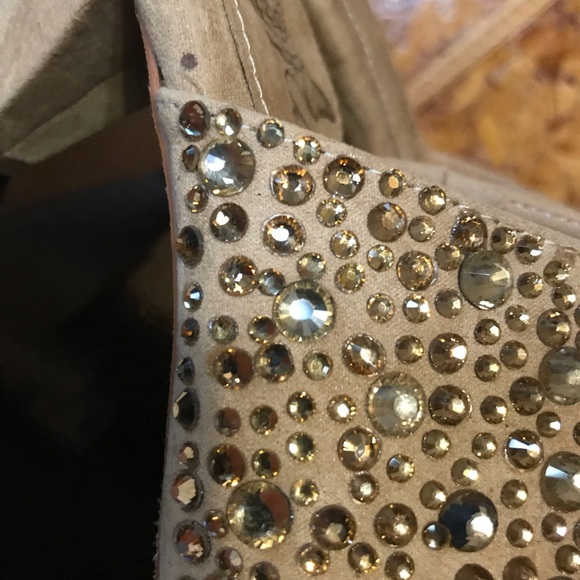 Shoes - Picture 3 of 4